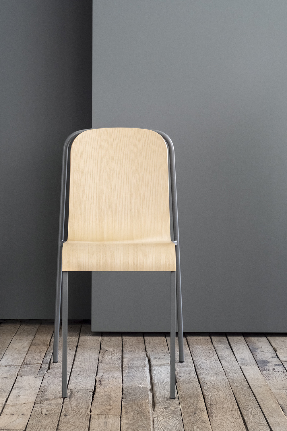 Mue stackable chair, manufactured by Livoni